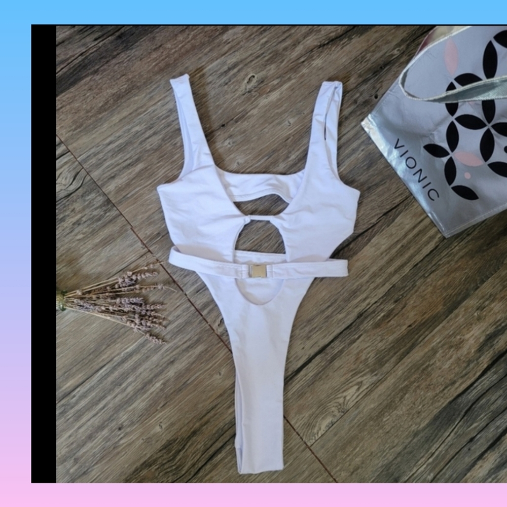 💎🌟Chic White Cut-Out Bikini🌟💎